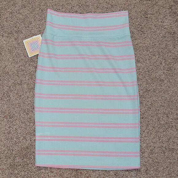 NWT Lularoe Cassie Pencil Skirt Lightweight Stretch Size S 6-8 - Picture 1 of 7
